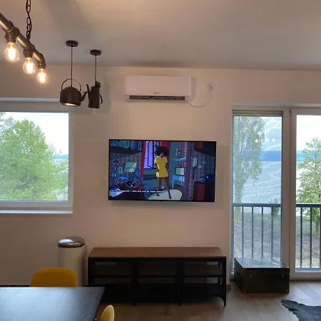 Side Design Apartment *